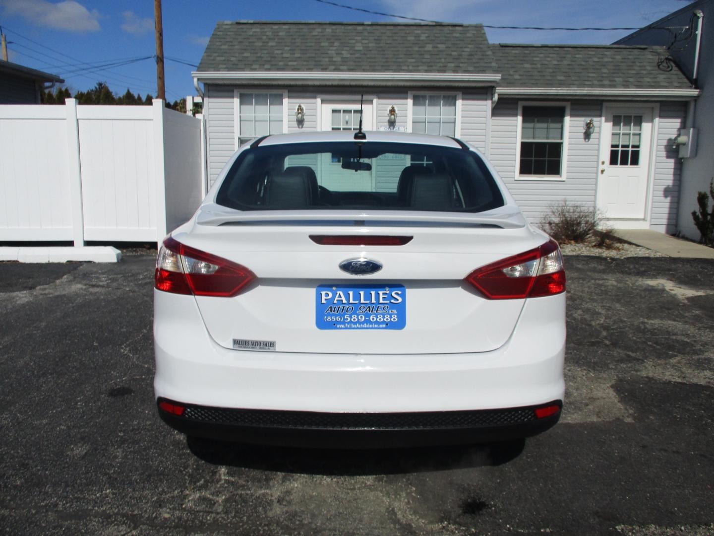 2013 WHITE Ford Focus (1FADP3F29DL) , AUTOMATIC transmission, located at 540a Delsea Drive, Sewell, NJ, 08080, (856) 589-6888, 39.752560, -75.111206 - Photo#7